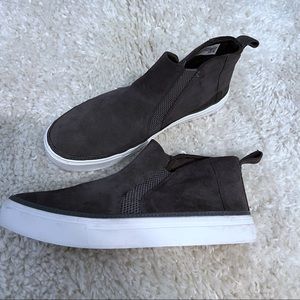 TOMS Bryce Slip On Sneakers  Size 8